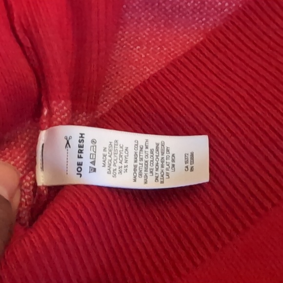 Joe Fresh| NWT Red and White Snow Flake Patterned Long Sleeve Crew Neck Sweater - Picture 13 of 15